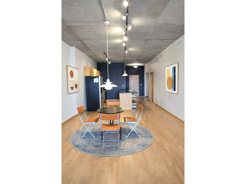 Live in the heart of it all at 212 Lofts in the North Loop - photo 3