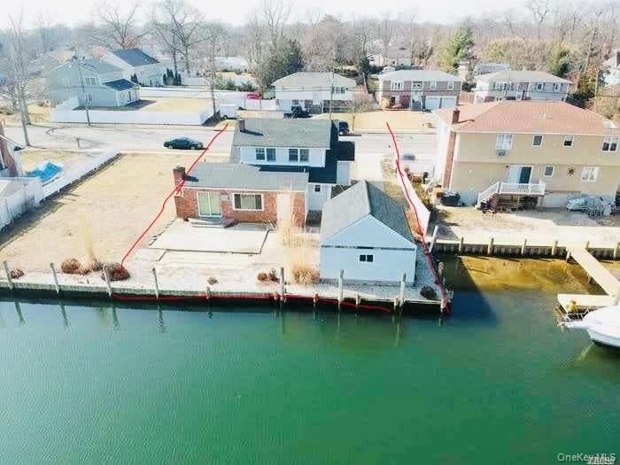 Water front featuring. Nice 4bedroom and 2 bathroom single - photo 3