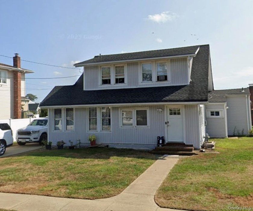 Water front featuring. Nice 4bedroom and 2 bathroom single - photo 5