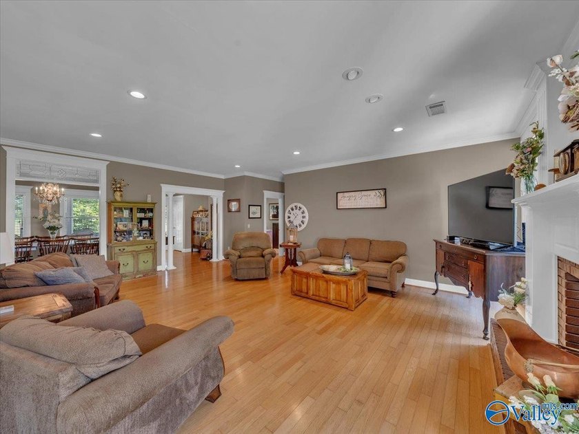 Enjoy the perfect blend of country living and city convenience - photo 10