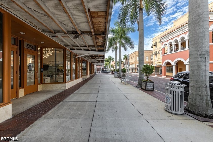 Experience authentic loft living in the heart of the Historic - photo 3