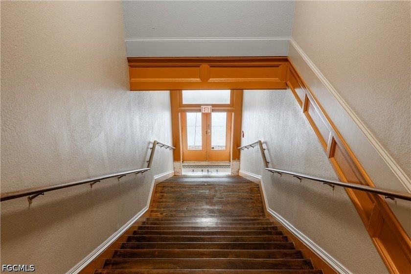 Experience authentic loft living in the heart of the Historic - photo 6