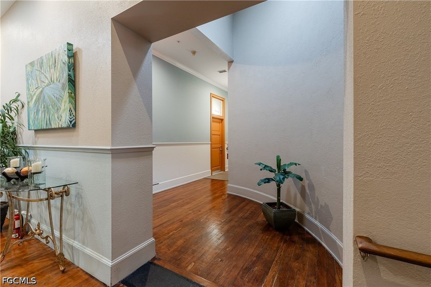 Experience authentic loft living in the heart of the Historic - photo 8