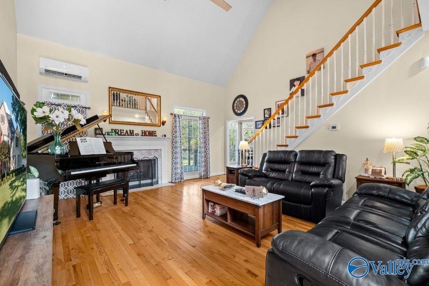 WHORTON BEND | WATERFRONT | HOME OFFICE| 4BDRM/2.5BTH family - photo 4