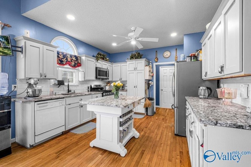 WHORTON BEND | WATERFRONT | HOME OFFICE| 4BDRM/2.5BTH family - photo 7