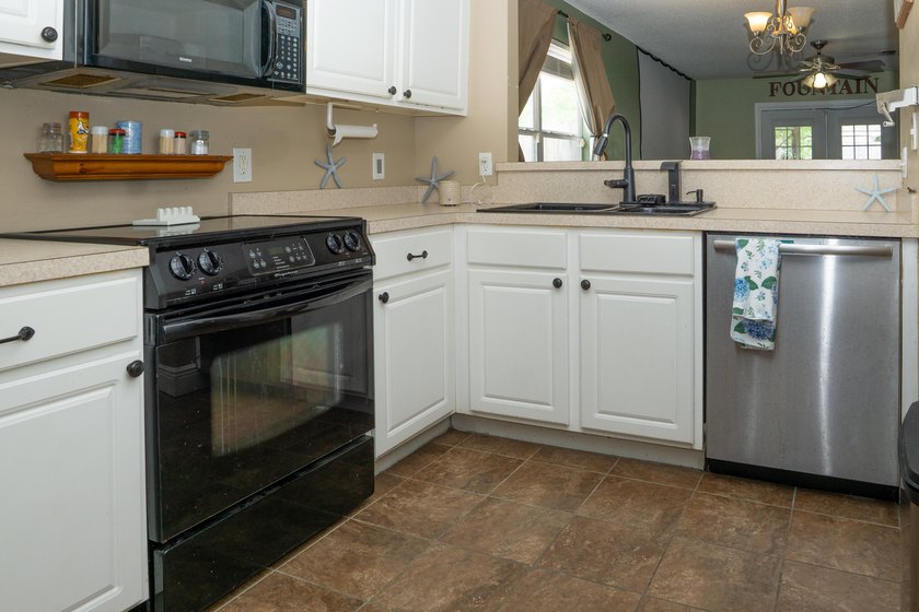 Motivated Seller!! Come take a look at this affordable home - photo 12