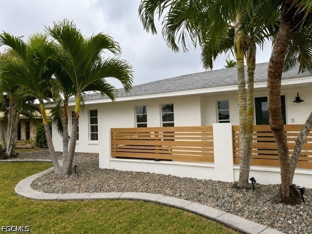 Beautifully NEWLY REMODELED 3-bedroom, 2-bath home within - photo 3