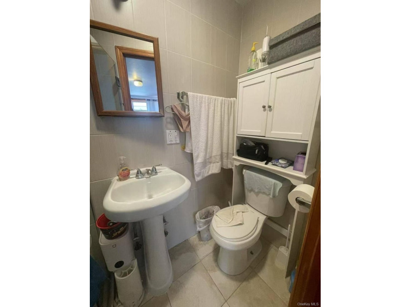 Well-maintained two-story home in excellent condition. This home - photo 7