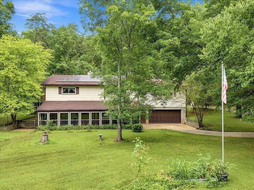 Escape to the peace and privacy of country living with this - photo 11