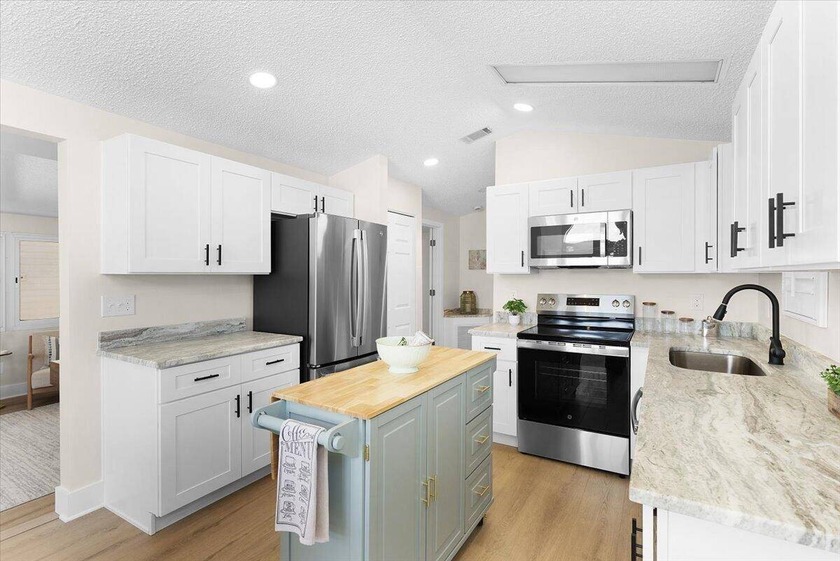 MOTIVATED SELLER, MOVE-IN READY 2-bedroom, 2-bathroom 860 sq.ft - photo 11
