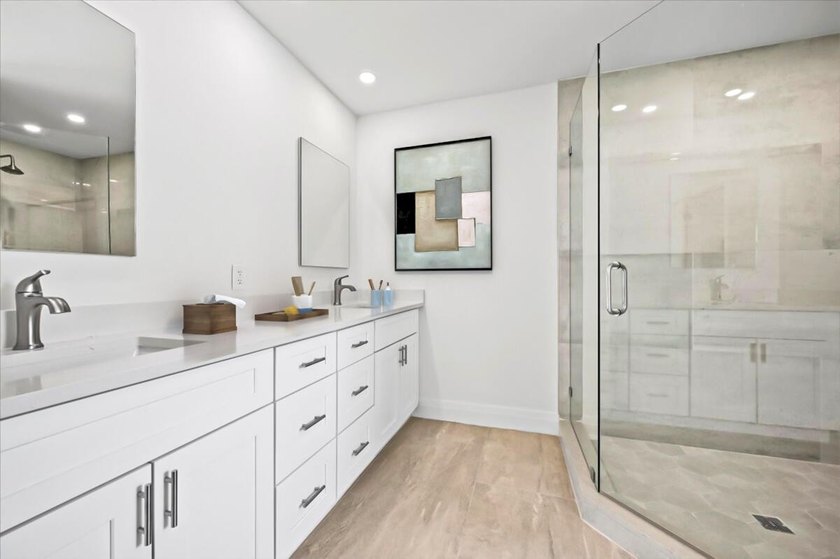 Discover unparalleled luxury in the highly sought-after Hidden - photo 20