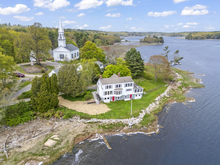 Welcome to 15 Church Lane, Phippsburg ~ This 3 bedroom 3 bath - photo 3