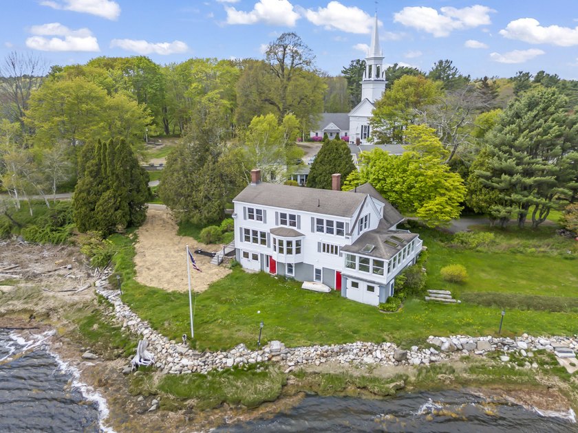 Welcome to 15 Church Lane, Phippsburg ~ This 3 bedroom 3 bath - photo 4