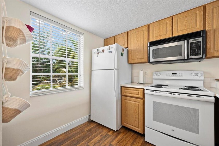 Beautifully updated 2BR/2BA first-floor condo in the desirable - photo 18