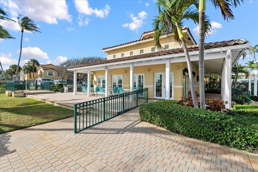 Beautifully updated 2BR/2BA first-floor condo in the desirable - photo 25