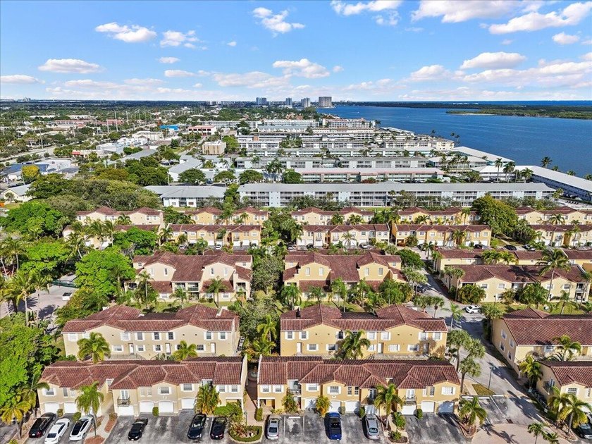 Beautifully updated 2BR/2BA first-floor condo in the desirable - photo 36