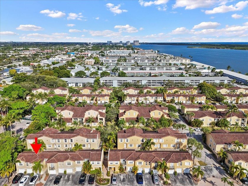 Beautifully updated 2BR/2BA first-floor condo in the desirable - photo 37