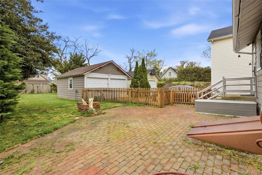 Prime location South of Montauk Highway! This spacious 4-bedroom - photo 39