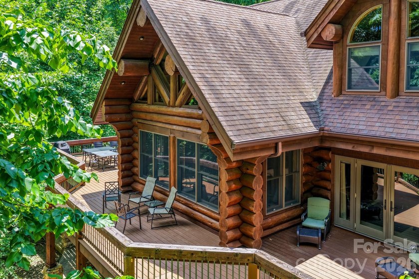 Stunning custom log home nestled on over 3 acres in the shadow - photo 41