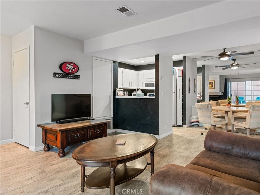 Great opportunity for a first-time homebuyer or investor. This - photo 8