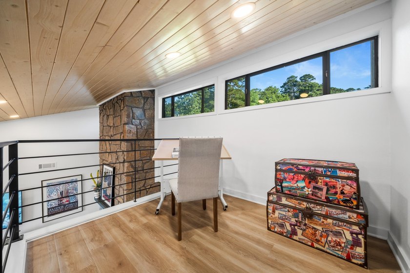 Discover the perfect blend of modern luxury and relaxed lakeside - photo 19
