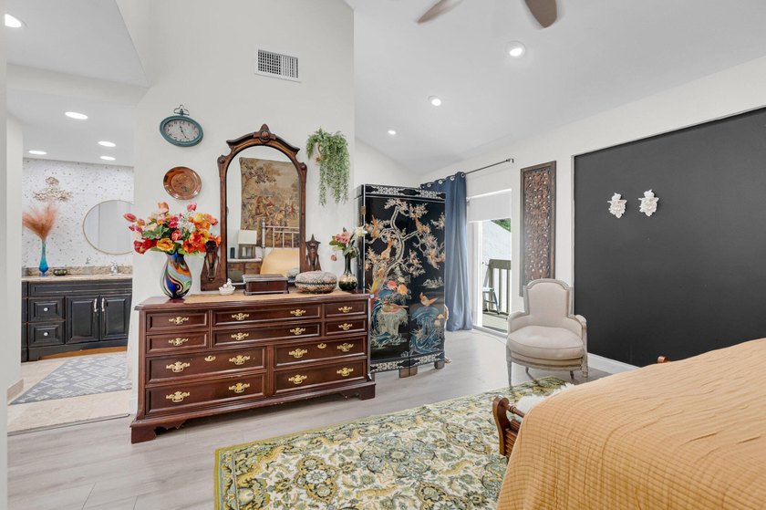 Welcome to this stunning townhouse in the desirable community of - photo 32