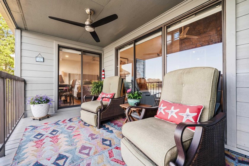 Discover the perfect blend of modern luxury and relaxed lakeside - photo 33
