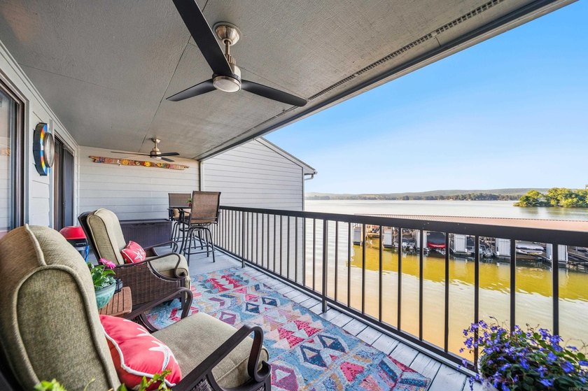 Discover the perfect blend of modern luxury and relaxed lakeside - photo 34