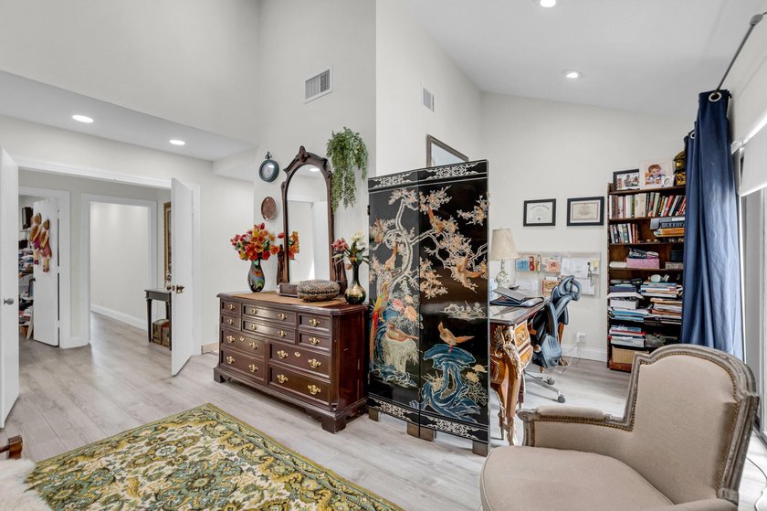 Welcome to this stunning townhouse in the desirable community of - photo 34