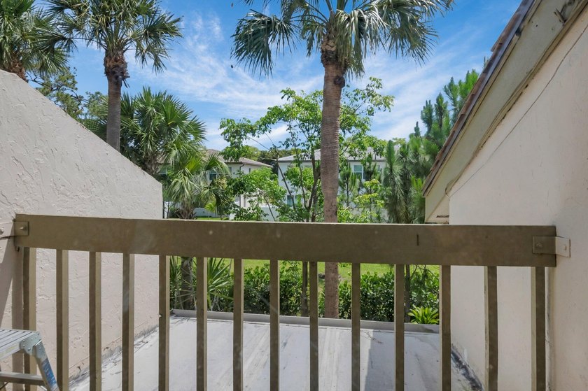 Welcome to this stunning townhouse in the desirable community of - photo 35