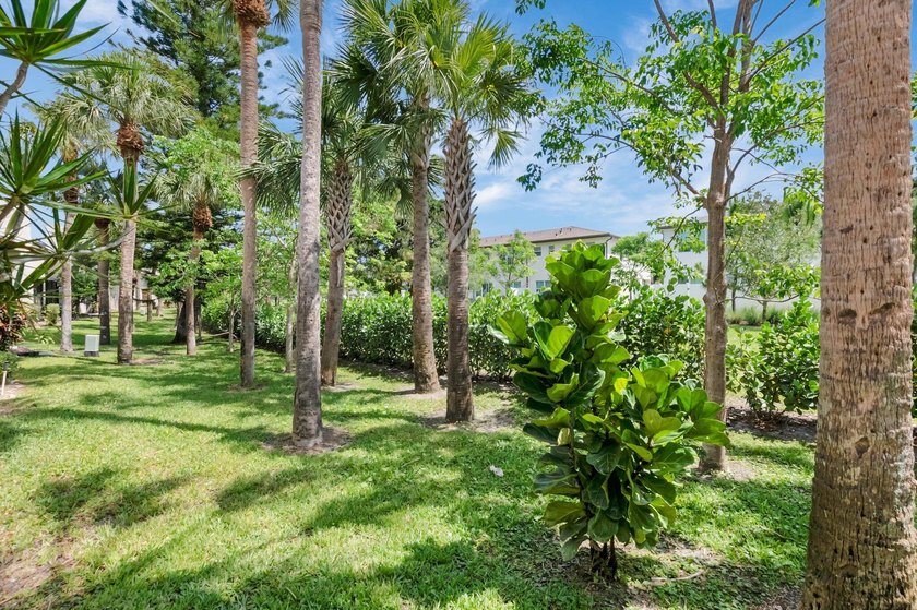 Welcome to this stunning townhouse in the desirable community of - photo 43