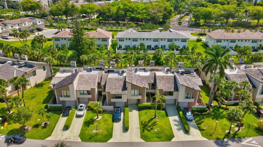 Welcome to this stunning townhouse in the desirable community of - photo 45