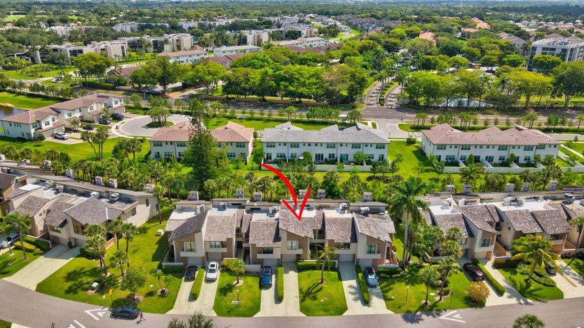 Welcome to this stunning townhouse in the desirable community of - photo 46
