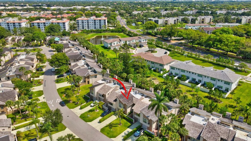 Welcome to this stunning townhouse in the desirable community of - photo 47