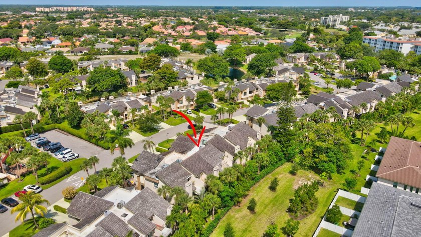 Welcome to this stunning townhouse in the desirable community of - photo 50