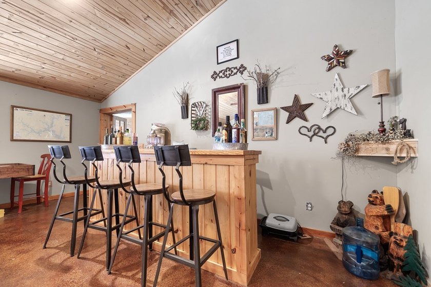 WE HAVE REDUCED THE PRICE. 5 bedroom 3 bath house with 200 feet - photo 12