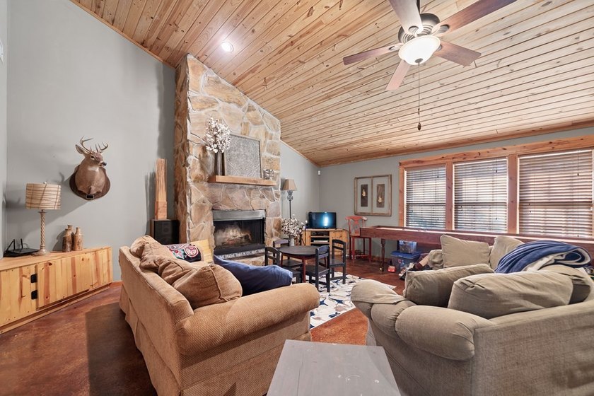 WE HAVE REDUCED THE PRICE. 5 bedroom 3 bath house with 200 feet - photo 13