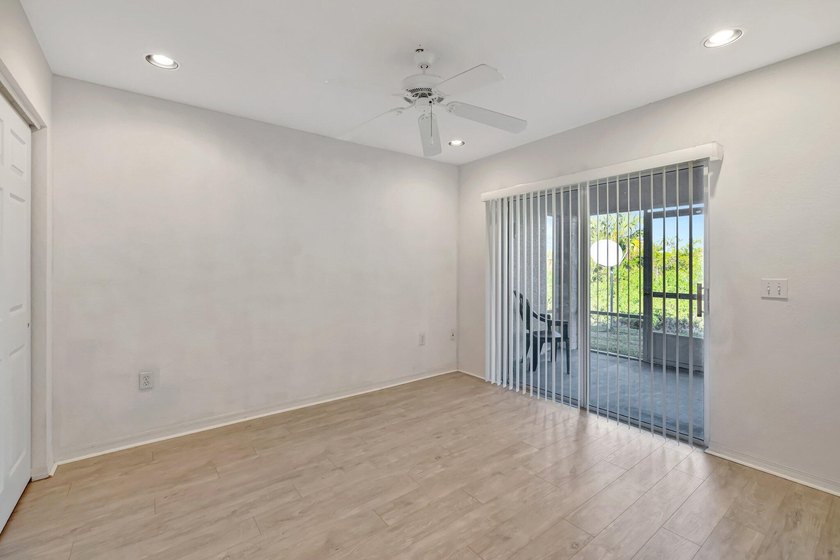 Priced to sell immediately! This move-in ready 2/2/1 townhome in - photo 15