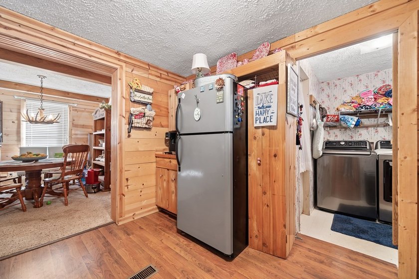 WE HAVE REDUCED THE PRICE. 5 bedroom 3 bath house with 200 feet - photo 16