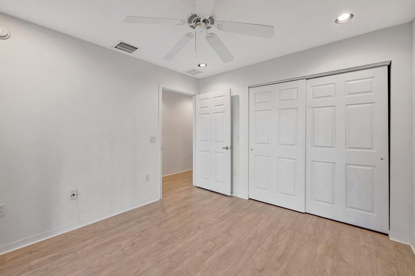 Priced to sell immediately! This move-in ready 2/2/1 townhome in - photo 16