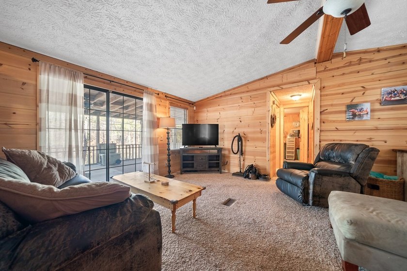 WE HAVE REDUCED THE PRICE. 5 bedroom 3 bath house with 200 feet - photo 18