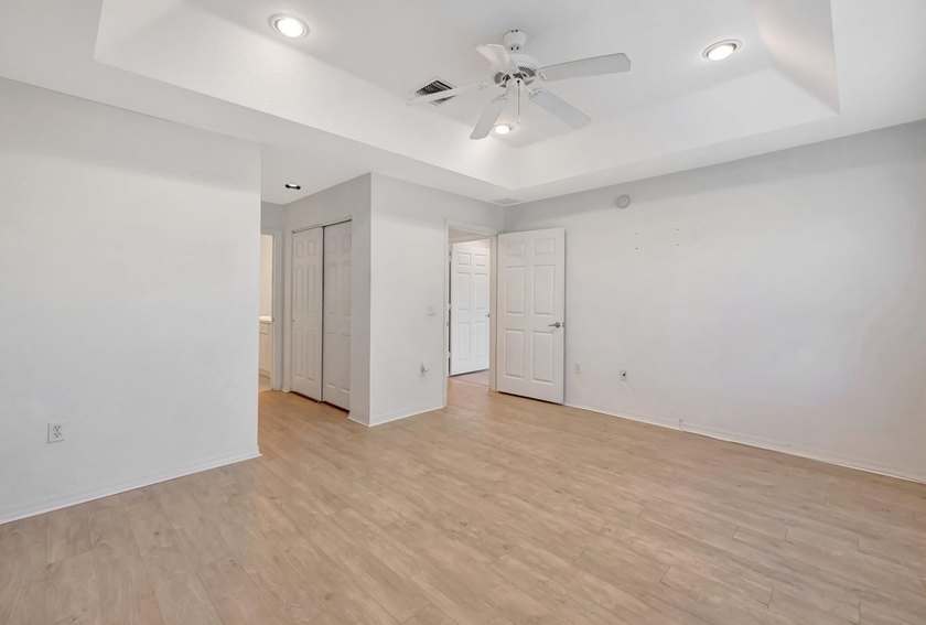 Priced to sell immediately! This move-in ready 2/2/1 townhome in - photo 19