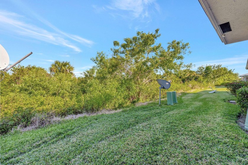 Priced to sell immediately! This move-in ready 2/2/1 townhome in - photo 27