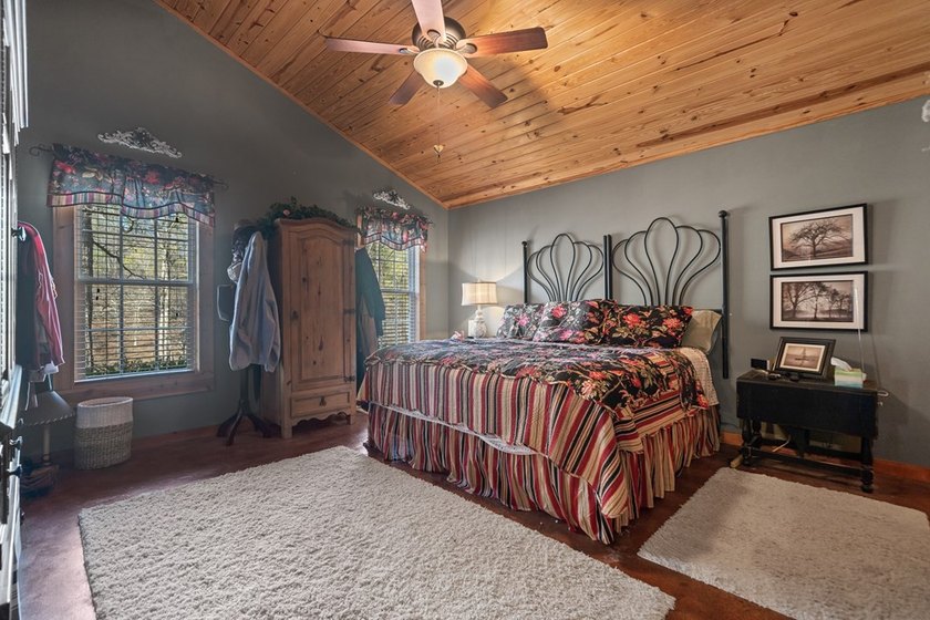 WE HAVE REDUCED THE PRICE. 5 bedroom 3 bath house with 200 feet - photo 28
