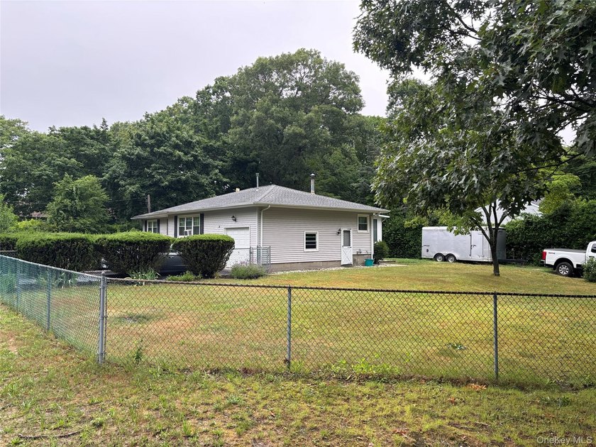 72 Fanning Blvd. Is Awaiting its New Owner! Located on a Fully - photo 3