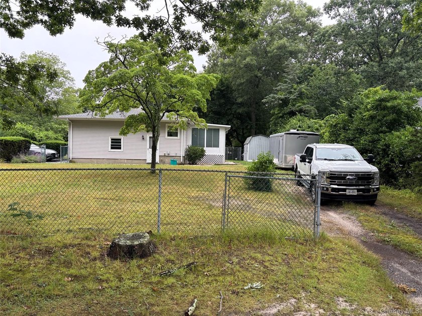 72 Fanning Blvd. Is Awaiting its New Owner! Located on a Fully - photo 4