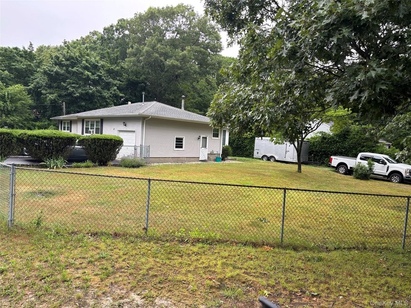 72 Fanning Blvd. Is Awaiting its New Owner! Located on a Fully - photo 5