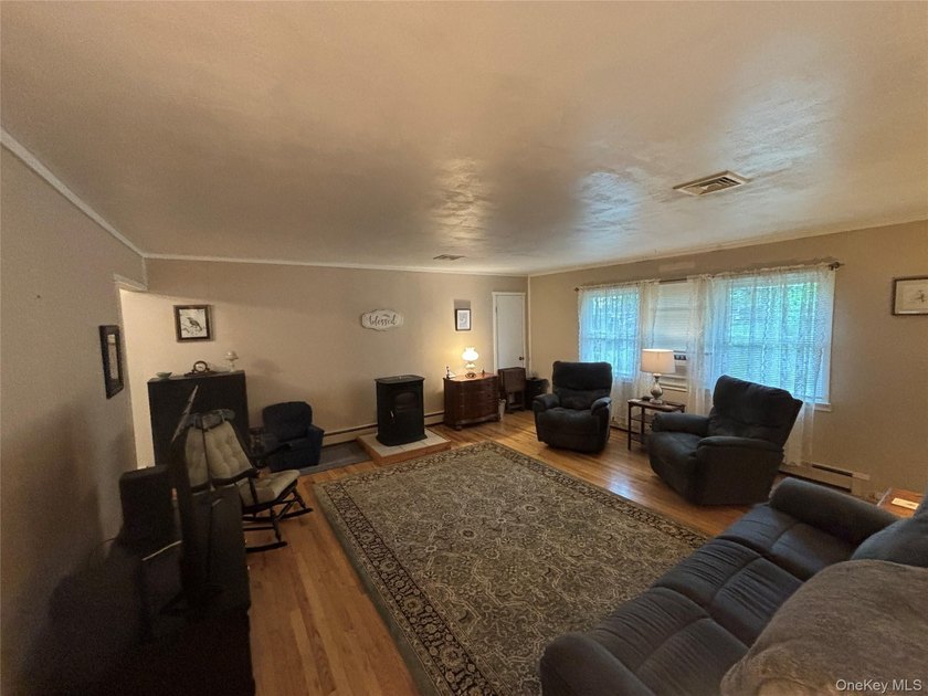72 Fanning Blvd. Is Awaiting its New Owner! Located on a Fully - photo 8