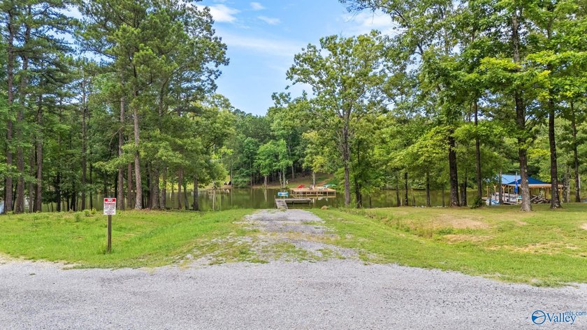 Beautiful building lot with Weiss Lake access common lot with - photo 3
