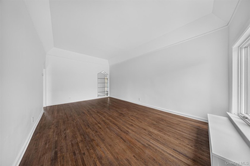 Perfectly situated in the heart of desirable Forest Hills, this - photo 4